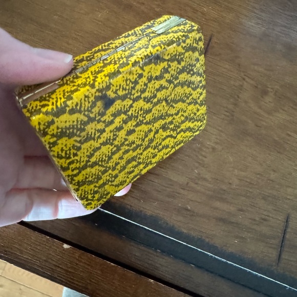 🆕 Vintage Coca-Cola yellow Gold colored Tie and cuff link Set - Picture 4 of 7